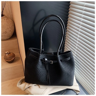 Túi Tote dung tích lớn đựng laptop, thời trang cao cấp, đeo vai nữ - Giá 214.000₫ 6 Túi Tote dung tích lớn đựng laptop, thời trang cao cấp, đeo vai nữ - Giá 214.000₫ 6
