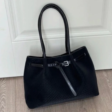 Túi Tote dung tích lớn đựng laptop, thời trang cao cấp, đeo vai nữ - Giá 214.000₫ 9 Túi Tote dung tích lớn đựng laptop, thời trang cao cấp, đeo vai nữ - Giá 214.000₫ 9