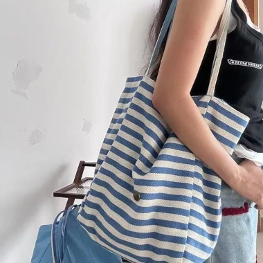 Túi Tote Hai Mặt Muối Biển Xanh Vải Sọc Cao Cấp Dành Cho Nữ Giá Ưu Đãi 108.000₫ 4