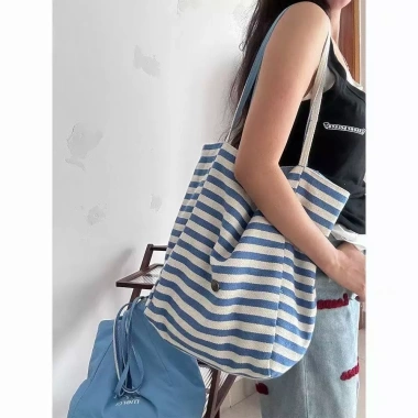 Túi Tote Hai Mặt Muối Biển Xanh Vải Sọc Cao Cấp Dành Cho Nữ Giá Ưu Đãi 108.000₫ 9