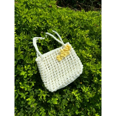 Túi Tote Len Trắng Hoa Vàng Mùa Hè - Giá Gốc 15.372.000 tới Giá Khuyến Mãi 12.200.000, Siêu Nhẹ và Thời Trang Túi Tote Len Trắng Hoa Vàng Mùa Hè - Giá Gốc 15.372.000 tới Giá Khuyến Mãi 12.200.000, Siêu Nhẹ và Thời Trang