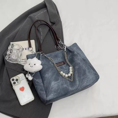 Túi Tote Nữ Công Sở Size 35 Đeo Vai, Kẹp Nách, Dây Xích và Charm Mây - Giá chỉ 71.850₫ DK09 6 Túi Tote Nữ Công Sở Size 35 Đeo Vai, Kẹp Nách, Dây Xích và Charm Mây - Giá chỉ 71.850₫ DK09 6