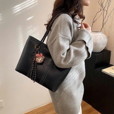 Túi tote nữ da PU cao cấp, xách tay công sở, đi học, đi làm, kèm charm gấu - Báo Store TXN233 73.000₫ 3