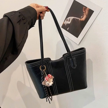Túi tote nữ da PU cao cấp, xách tay công sở, đi học, đi làm, kèm charm gấu - Báo Store TXN233 73.000₫ 5
