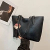 Túi tote nữ da PU cao cấp, xách tay công sở, đi học, đi làm, kèm charm gấu - Báo Store TXN233 73.000₫ 6