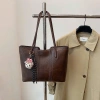 Túi tote nữ da PU cao cấp, xách tay công sở, đi học, đi làm, kèm charm gấu - Báo Store TXN233 73.000₫ 7