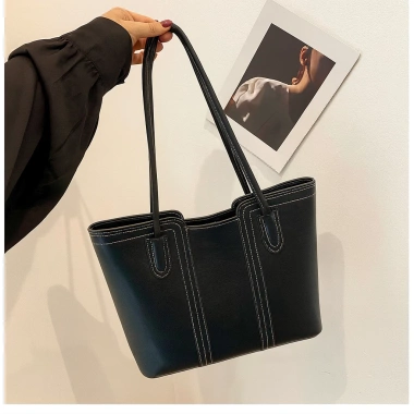 Túi tote nữ da PU cao cấp, xách tay công sở, đi học, đi làm, kèm charm gấu - Báo Store TXN233 73.000₫ 10