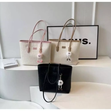 Túi tote nữ đeo vai in hình dễ thương kèm móc khóa thời trang, giá chỉ 79.000 5 Túi tote nữ đeo vai in hình dễ thương kèm móc khóa thời trang, giá chỉ 79.000 5