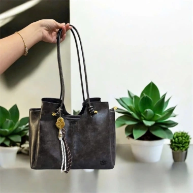 Túi tote size 30 đa năng đeo vai - Đi làm, học, chơi, giá ưu đãi 138.950₫ 8 Túi tote size 30 đa năng đeo vai - Đi làm, học, chơi, giá ưu đãi 138.950₫ 8