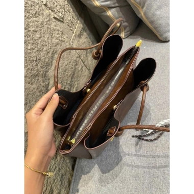Túi tote size 30 đa năng đeo vai - Đi làm, học, chơi, giá ưu đãi 138.950₫ 9 Túi tote size 30 đa năng đeo vai - Đi làm, học, chơi, giá ưu đãi 138.950₫ 9