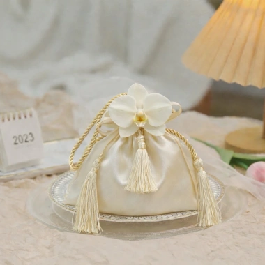 Túi vải rút thêu hoa cổ điển - Phong cách nhẹ nhàng, thanh lịch, giá chỉ 40.000₫