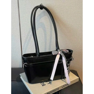 Túi xách công sở kẹo nách da bóng – Tặng charm nơ, ưu đãi 169.000₫ 6 Túi xách công sở kẹo nách da bóng – Tặng charm nơ, ưu đãi 169.000₫ 6