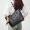 Túi xách công sở nữ đeo vai TOTO68.VN tote size 35cm dung tích lớn, vừa A4 và laptop - Giảm giá 154.840 VND 7