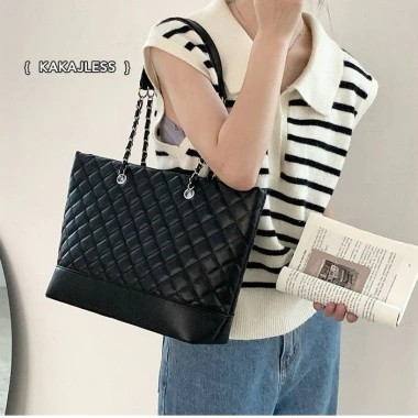 Túi xách công sở nữ tote da PU lớn đeo vai, đựng A4 laptop, dây xích khoá kéo size 32, giá 186k 7 Túi xách công sở nữ tote da PU lớn đeo vai, đựng A4 laptop, dây xích khoá kéo size 32, giá 186k 7