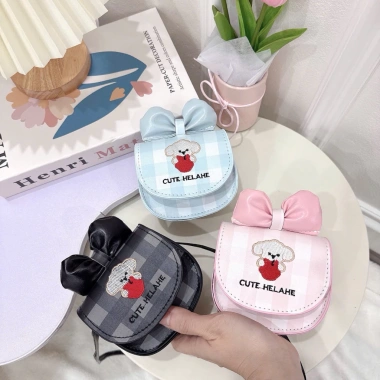 Túi Xách Da TT Nhí Mini Hoạ Tiết Gấu Cute Helahe Thêu Đính Nơ – Phù hợp cho bé đi chơi Tết, dạo phố – Giá chỉ 69.300₫ 2