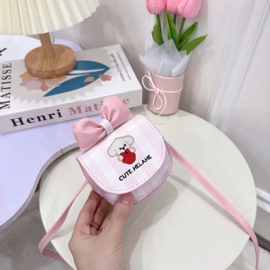 Túi Xách Da TT Nhí Mini Hoạ Tiết Gấu Cute Helahe Thêu Đính Nơ – Phù hợp cho bé đi chơi Tết, dạo phố – Giá chỉ 69.300₫ 4