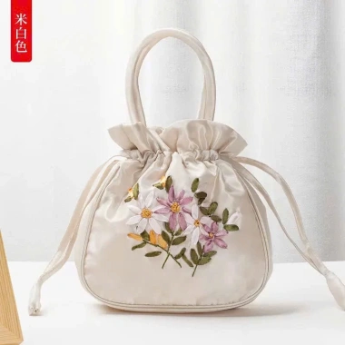 Túi Xách Dây Rút Thêu Hoa - Phối Mặc Áo Dài, Giá 48k Giảm Đặc Biệt 5 Túi Xách Dây Rút Thêu Hoa - Phối Mặc Áo Dài, Giá 48k Giảm Đặc Biệt 5