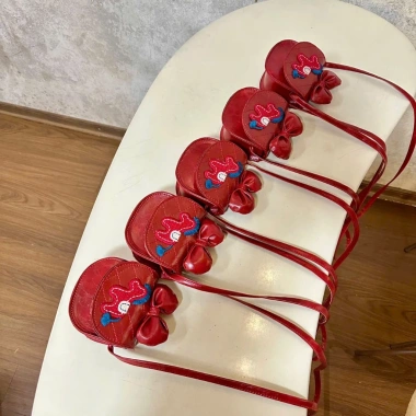 Túi xách đeo chéo mini bé gái - Thêu ngựa đỏ hottrend, giảm còn 79.000 5