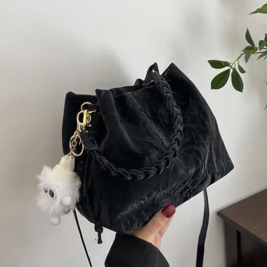 Túi xách đeo chéo nữ Mint Store - Quai sam, khóa dây rút, da nhung mềm, 93.000₫ 3
