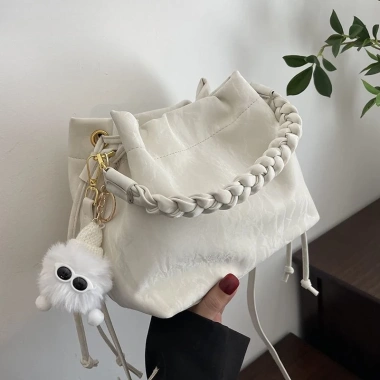 Túi xách đeo chéo nữ Mint Store - Quai sam, khóa dây rút, da nhung mềm, 93.000₫ 4