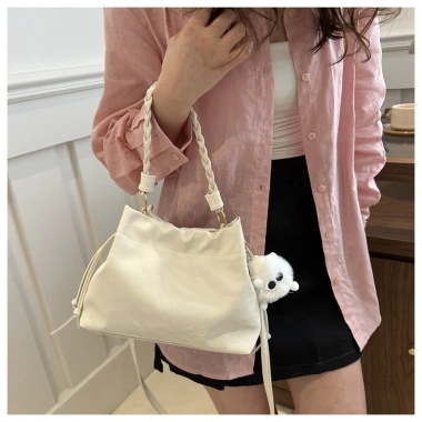 Túi xách đeo chéo nữ Mint Store - Quai sam, khóa dây rút, da nhung mềm, 93.000₫ 8