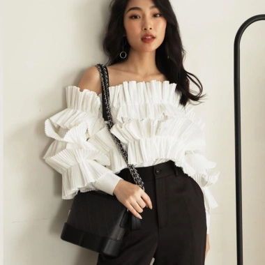 Túi xách Floralpunk Colette màu Đen, thiết kế hoa punk, da tổng hợp, giảm 16% còn 1.19tr 5