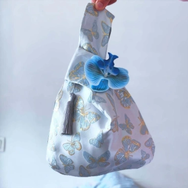 Túi xách Hanfu Trung Quốc, đeo cổ tay thắt nút hoa, đựng mỹ phẩm, giảm 20% 6 Túi xách Hanfu Trung Quốc, đeo cổ tay thắt nút hoa, đựng mỹ phẩm, giảm 20% 6