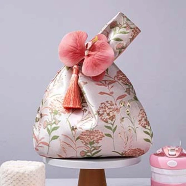 Túi xách Hanfu Trung Quốc, đeo cổ tay thắt nút hoa, đựng mỹ phẩm, giảm 20% 9 Túi xách Hanfu Trung Quốc, đeo cổ tay thắt nút hoa, đựng mỹ phẩm, giảm 20% 9