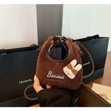 Túi Xách Lông Xù Thỏ Nơ Siêu Cute - Đeo Chéo Bông Mềm 59k (Nâu/Be/Hồng/Trắng) 4 Túi Xách Lông Xù Thỏ Nơ Siêu Cute - Đeo Chéo Bông Mềm 59k (Nâu/Be/Hồng/Trắng) 4