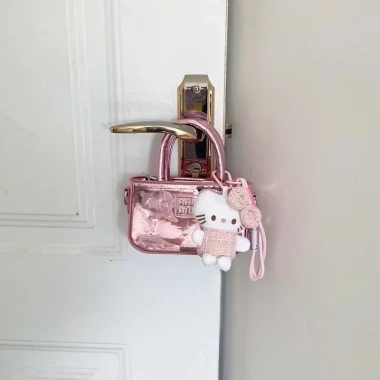 Túi xách mini bé gái dáng hộp da bóng kèm charm gấu, túi đeo chéo Tết 85k 9 Túi xách mini bé gái dáng hộp da bóng kèm charm gấu, túi đeo chéo Tết 85k 9