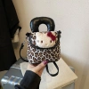 Túi xách mini Hello Kitty đeo chéo cho bé, hoạ tiết da beo - Giá ưu đãi 185.000₫ 5