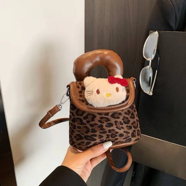 Túi xách mini Hello Kitty đeo chéo cho bé, hoạ tiết da beo - Giá ưu đãi 185.000₫