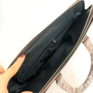 Túi xách nam công sở da cao cấp, cặp laptop 2 ngăn lớn, dây đeo chéo tháo rời - Giá 539.000₫ 7 Túi xách nam công sở da cao cấp, cặp laptop 2 ngăn lớn, dây đeo chéo tháo rời - Giá 539.000₫ 7