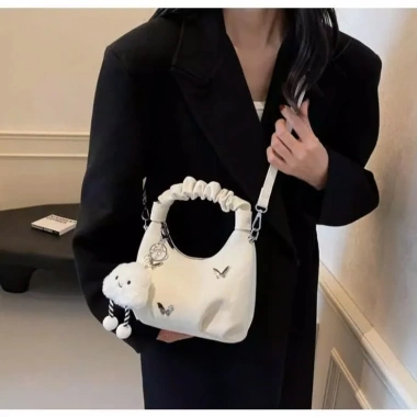 Túi xách nhúm da nhung chấm mây đeo chéo cầm tay dự tiệc Tết, giá 62.000₫