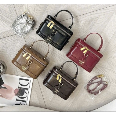 Túi xách nữ Báo Store - Túi cốp vuông da 2 khóa sang chảnh đi làm dự tiệc - 78.000đ 3 Túi xách nữ Báo Store - Túi cốp vuông da 2 khóa sang chảnh đi làm dự tiệc - 78.000đ 3
