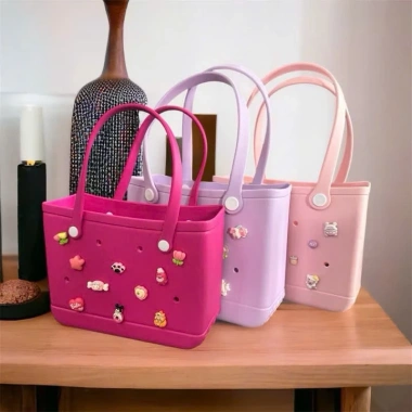 Túi Xách Nữ Cute Kèm Charm Nhẹ Chống Nước - Phù Hợp Đi Biển, Dạo Phố, Cafe, Chụp Ảnh - Giá 139k (Giảm từ 179k)