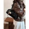 Túi xách nữ da bóng 2 quai cổ điển thời trang công sở kèm charm 79.000₫ 6
