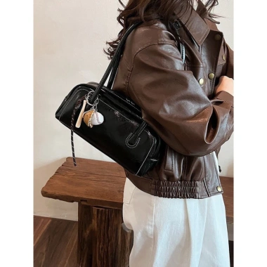 Túi xách nữ da bóng 2 quai cổ điển thời trang công sở kèm charm 79.000₫ 6