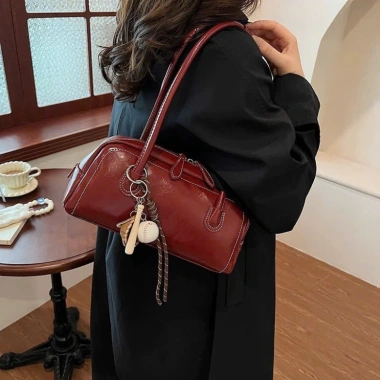 Túi xách nữ da bóng 2 quai cổ điển thời trang công sở kèm charm 79.000₫ 9