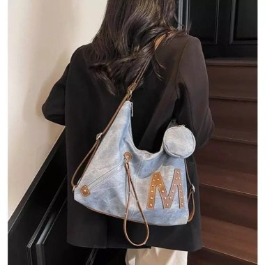 Túi xách nữ da loang chữ M thời trang Hàn Quốc, đeo vai và chéo, balo rộng A4 kèm ví nhỏ - 75.000đ 9 Túi xách nữ da loang chữ M thời trang Hàn Quốc, đeo vai và chéo, balo rộng A4 kèm ví nhỏ - 75.000đ 9