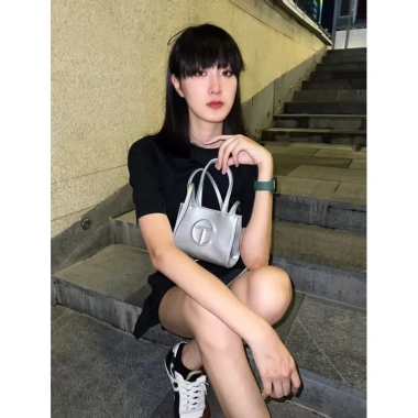 Túi Xách Nữ Da Mềm Hottrend Đeo Chéo Cầm Tay Thời Trang Giá ưu đãi 69.000₫ 6 Túi Xách Nữ Da Mềm Hottrend Đeo Chéo Cầm Tay Thời Trang Giá ưu đãi 69.000₫ 6