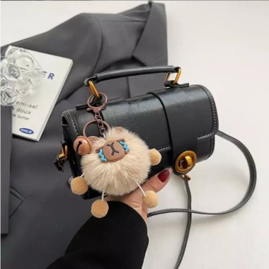 Túi xách nữ da nhăn 2 dải, đeo chéo tay, kèm móc gấu cute - ThanhThuTuiXach 959 - Giá 95k 7 Túi xách nữ da nhăn 2 dải, đeo chéo tay, kèm móc gấu cute - ThanhThuTuiXach 959 - Giá 95k 7
