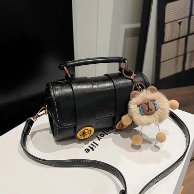 Túi xách nữ da nhăn 2 dải khóa + móc gấu khóc - 75.000₫ DK996 Uyên Store