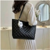 Túi xách nữ da PU bóng TXN333 - Tote công sở thêu ô trám, đựng laptop, phù hợp đi học đi làm, giá ưu đãi 71.000₫ 10