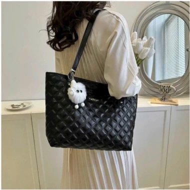 Túi xách nữ da PU bóng TXN333 - Tote công sở thêu ô trám, đựng laptop, phù hợp đi học đi làm, giá ưu đãi 71.000₫ 10 Túi xách nữ da PU bóng TXN333 - Tote công sở thêu ô trám, đựng laptop, phù hợp đi học đi làm, giá ưu đãi 71.000₫ 10