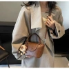 Túi Xách Nữ Da PU Cao Cấp Charm Gấu Bông Tay Nắp Gập Thời Trang DK017 Giá 74.900₫ 4