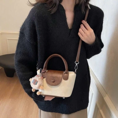 Túi Xách Nữ Da PU Cao Cấp Charm Gấu Bông Tay Nắp Gập Thời Trang DK017 Giá 74.900₫