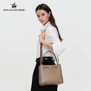 Túi xách nữ da PU DAVID JONES 2.023 - Thời trang sang trọng, giảm còn 649.000đ 4 Túi xách nữ da PU DAVID JONES 2.023 - Thời trang sang trọng, giảm còn 649.000đ 4