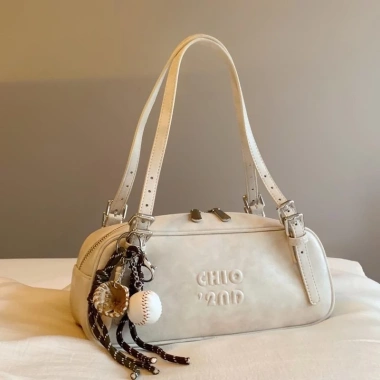 Túi xách nữ da PU thời trang Hàn Quốc size 26, đeo vai, kèm charm dễ thương - chỉ 279k 9 Túi xách nữ da PU thời trang Hàn Quốc size 26, đeo vai, kèm charm dễ thương - chỉ 279k 9