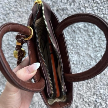Túi xách nữ dáng vuông cầm tay đeo chéo tặng charm, giảm giá 89k, cafe 7